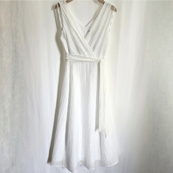 Halston White Sleeveless Seersucker Belted Flare Midi Dress - Picture 6 of 16